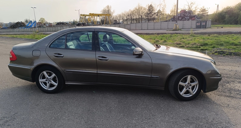 Mercedes-Benz Klasa E cena 29900 przebieg: 258000, rok produkcji 2006 z Koszalin małe 92